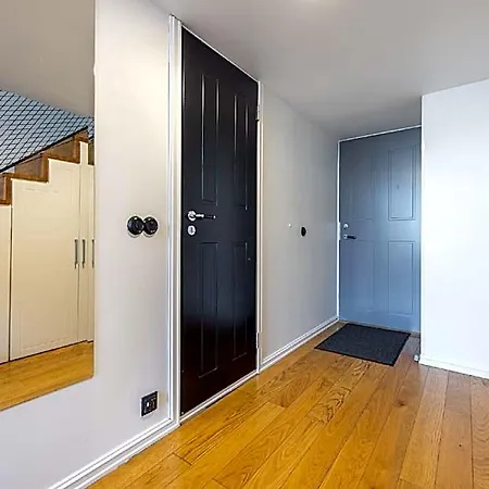 Stay Apartments فندق